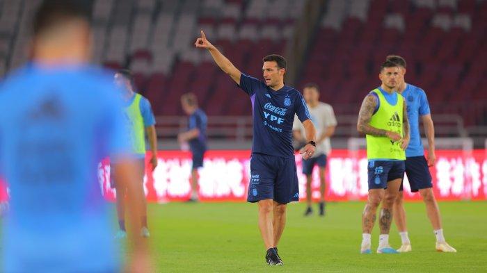 Timnas Argentina bersama pelatih Lionel Scaloni 
