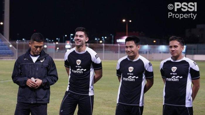 Timnas Indonesia telah tiba di Bahrain setelah menempuh perjalanan selama kurang lebih 11 jam dari Bandara Internasional Soekarno-Hatta, Banten, Tangerang. Mereka mendarat pada Minggu, 6 Oktober 2024, pukul 00.40 WIB. (Dok. PSSI)