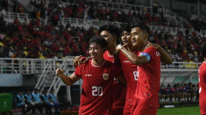 Timnas U-19 Indonesia pesat gol ke gawang Filipina 6-0 pada laga perdana penyisihan grup A ASEAN Cup U-19 2024 di Stadion Gelora Bung Tomo, Surabaya, Rabu (17/7/2024)