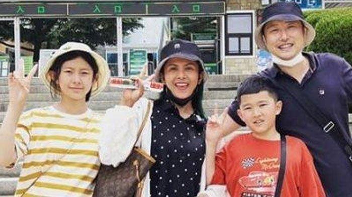 Tinggal di Luar Negeri, YouTuber Indonesia Ini Hampir Didenda Rp80 Juta Gara-gara Punya 2 Anak