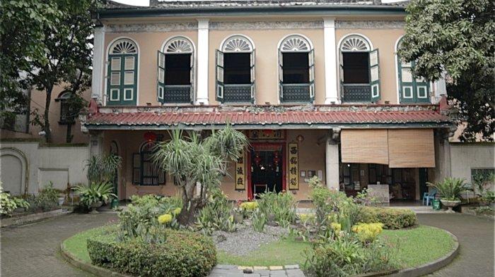 Tjong A Fie Mansion yang terletak di Jalan Jenderal Ahmad Yani, Kesawan, Kota Medan kini menjadi saksi sejarah tingginya tingkat toleransi seorang saudagar asal Tiongkok.