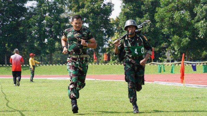 Akademi Militer (Akmil) kembali melaksanakan Ujian Perwira Tingkat IV/Sermatutar (Sersan Mayor Satu Taruna) dengan sukses.
Sebanyak 440 Taruna menjalani rangkaian ujian yang berlangsung dari 14 hingga 20 November 2024. (Dok.Akmil)