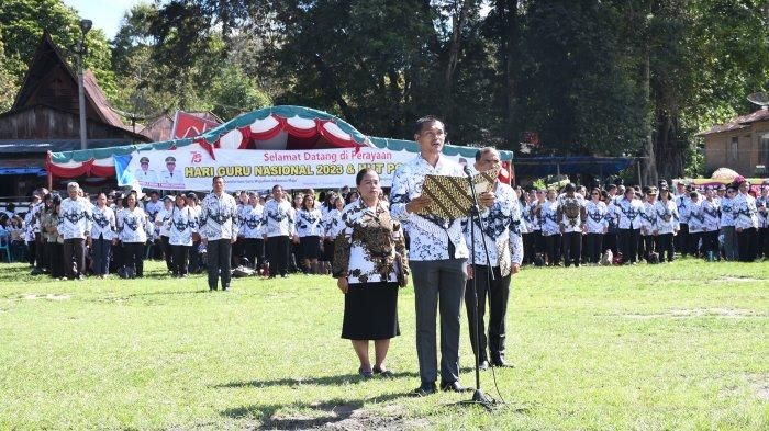 Upacara Peringatan Hari Guru Nasional yang dirangkai dengan perayaan HUT PGRI ke-78 tingkat Kabupaten Samosir dengan mengusung tema 