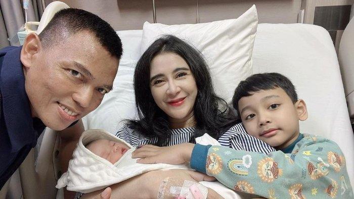 Uut Permatasari Melahirkan Anak Kedua
