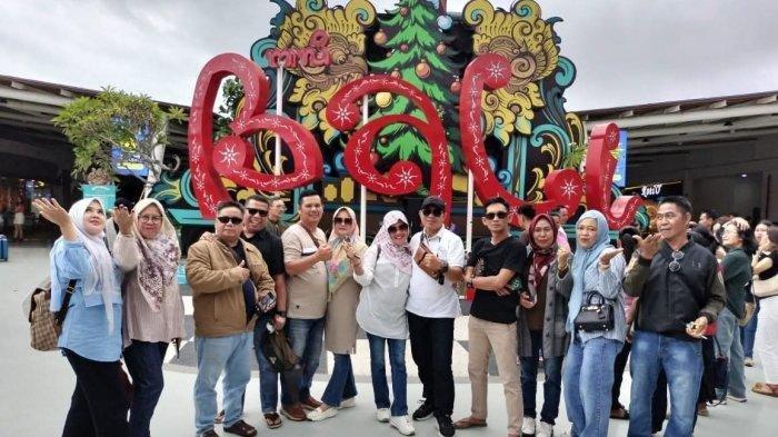 Kegiatan studi banding yang dilakukan oleh sejumlah Kepala Desa di Kabupaten Muara Enim ke Provinsi Bali
