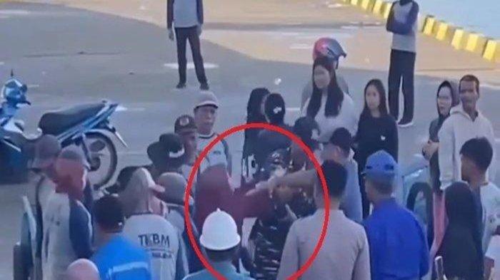 WANITA NGAMUK DITINGGAL KEKASIH MERANTAU - Viral di sosial media sepasang kekasih bertengkar di Pelabuhan Passarang, Kabupaten Majene, Sulawesi Barat (Sulbar), Sabtu (8/2/2025). Pertengkaran itu menarik perhatian para penumpang kapal yang hendak berangkat ke Kotabaru Kalimantan Selatan. Setelah ditelusuri wanita tersebut tak ingin ditinggal kekasihnya.
