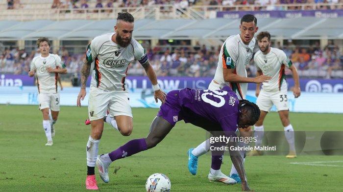 Jay Idzes bermain untuk Venezia di Liga Italia berhasil menahan imbang Fiorentina pada pekan ke-2