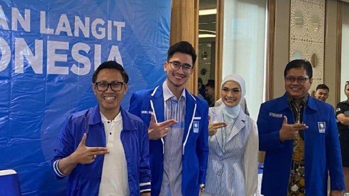 Eko Patrio, Verrell Bramasta, Putri Zulkifli Hasan dan Yoga Mauladi Wakil Ketum PAN (kanan ke kiri) saat ditemui di kawasan Warung Buncit, Jakarta Selatan, Kamis (9/2/2023).