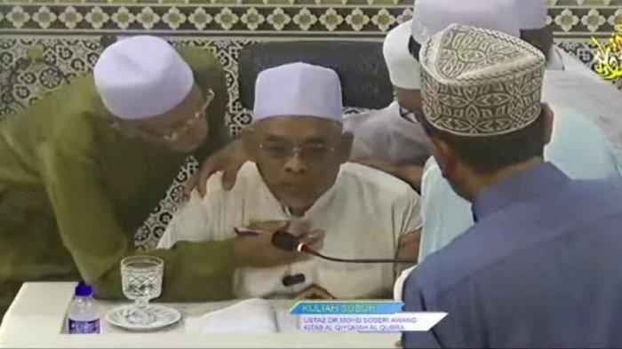 Ustaz Mohd Soberi Awang meninggal dunia saat tengah mengisi kuliah subuh, kalimat terakhirnya 'Allah subhanahu wa ta'ala'