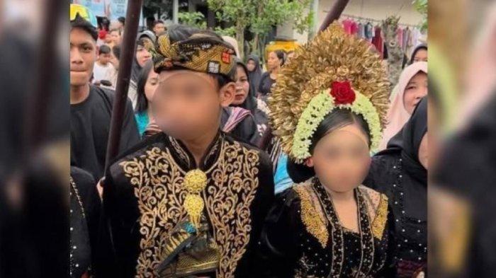 PERNIKAHAN DINI - Tangkap layar video iringan pengantin alias Nyongkolan di Lombok Tengah viral antara seorang siswi kelas 1 SMP berinisial YL (15) dan siswa kelas 1 SMK berinisial RN (16). Tiga minggu sebelum pernikahan, kedua pengantin yang masih berusia anak sempat melakukan tradisi kawin culik dengan kabur ke Sumbawa. 


Artikel ini telah tayang di Tribun-Medan.com dengan judul GEGER Pernikahan Dini di Lombok Dilaporkan ke Polisi, Bocah SMP Dinikahi Siswa SMK, Ortu Terancam, https://medan.tribunnews.com/2025/05/24/geger-pernikahan-dini-di-lombok-dilaporkan-ke-polisi-bocah-smp-dinikahi-siswa-smk-ortu-terancam.