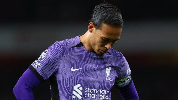 Blunder konyol Virgil van Dijk dan Alisson Becker menjadi sorotan utama dalam kekalahan Liverpool dari Arsenal.