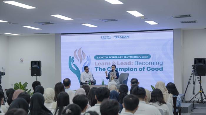 Wakil Menteri Pemberdayaan Perempuan dan Perlindungan Anak (PPPA), Veronica Tan, saat hadir di sesi inspiratif di Tanoto Scholars Gathering 2025 yang digelar di Pangkalan Kerinci.