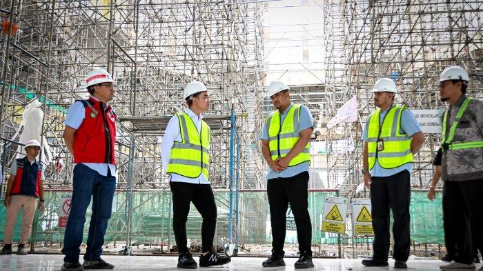 Wakil Presiden RI, Gibran Rakabuming, Sekda Sumut, Effendy Pohan dan Walikota Medan Bobby Afif Nasution meninjau Proyek Pembangunan Islamic Center, Jalan Rawe, Kecamatan Medan Labuhan, Medan, Selasa (24/12/2024).
