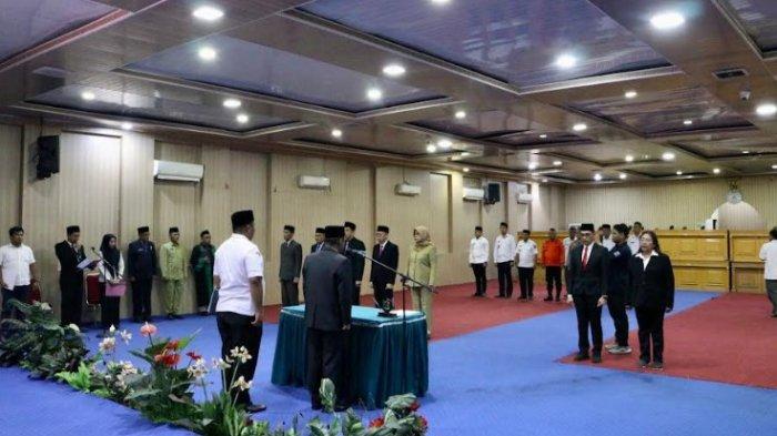 Wali Kota Binjai, Amir Hamzah melantik tujuh pejabat eselon II di Aula Pemko Binjai, Sumatera Utara, Rabu (8/5/2024).