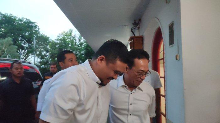 Wali Kota Medan Bobby Nasution mengambil formulir pendaftaran sebagai bakal calon Gubernur Sumatera Utara. Pantauan tribun-medan, Bobby Nasution tiba di kantor Gerindra Sumut, jalan Jenderal Sudirman, Kota Medan sekitar pukul 17.30 WIB, Senin (20/5/2024).