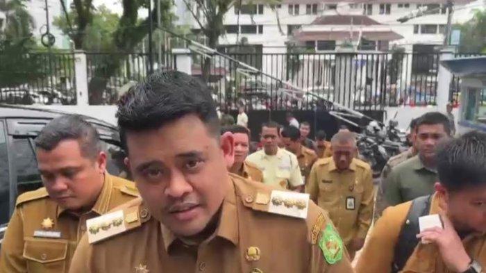 Wali Kota Medan Bobby Nasution saat diwawancarai sebelum menghadiri rapat Paripurna,Senin(20/1/2025). Bobby pun merespon soal Klub PSMS Medan mau dijual oleh Edy Rahmayadi. (Tribun-medan/Anisa)