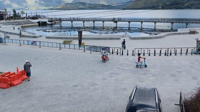  Water Front City (WFC) Pangururan menjadi lokasi wisata bagi pengunjung yang datang ke Pulau Samosir.