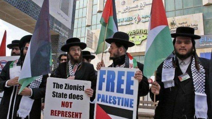 Kelompok Yahudi Ultra-Ortodoks Neturei Karta, sebuah faksi kecil Yahudi ultra-Ortodoks anti-Zionis yang menentang keberadaan Israel. [Foto: Hazem Bader/AFP]
