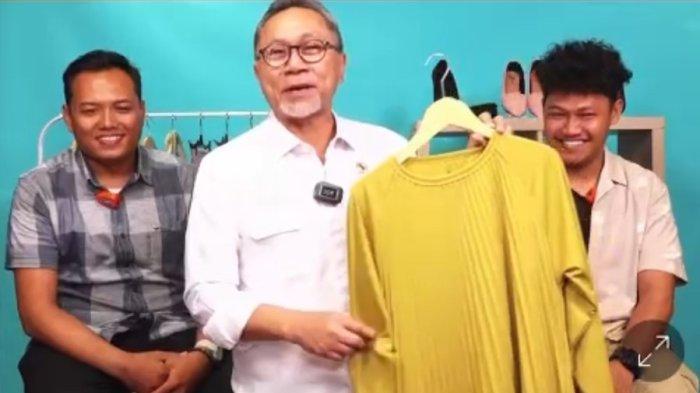 Menteri perdagangan Republik Indonesia, Zulkifli Hasan, membuat kejutan dengan menjadi host live shopping dadakan di Shopee Live, Senin (11/12/23).