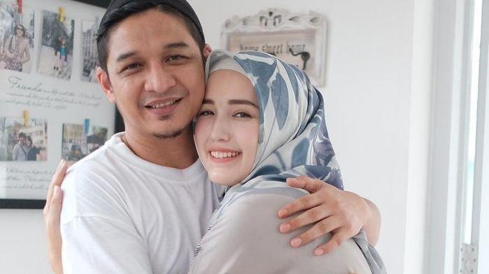 Pasha Ungu dan istri Adelia Wihelmia