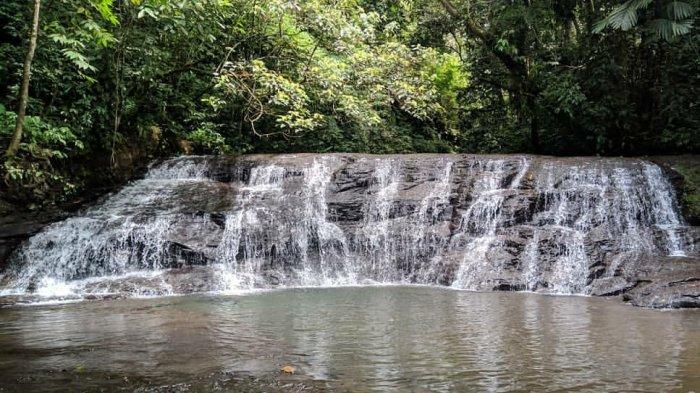 Air Terjun Tanjung Raja yang berada di Kecamatan Sinembah, Tanjung Muda Hulu, di Kabupaten Deliserdang, Sumatera Utara.