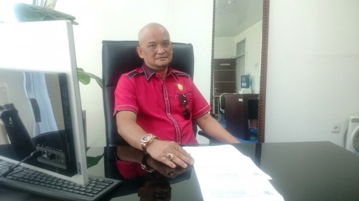 Anggota Komisi A DPRD Medan Roby Barus di ruang Komisi A DPRD Medan, Selasa (25/7/2017). (Tribun Medan / Hendrik)