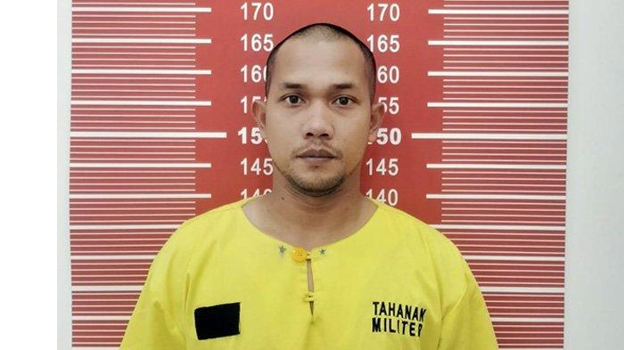 Tiga oknum itu berinisial Praka Riswandi, Praka HS, dan Praka J. Jika Riswandi merupakan petugas Batalyon Pengawal Protokoler Kenegaraan Paspampres, Praka HS adalah anggota Direktorat Topografi TNI Angkatan Darat dan Praka J merupakan anggota TNI di Kodam Iskandar Muda. (HO)