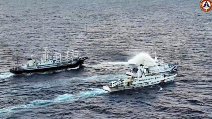 Kapal Filipina disemprot meriam air Kapal China CCG 5204 sehingga tidak bisa menuntaskan misi pengiriman suplai ke BRP Sierra Madre.(Lightning II-chan).