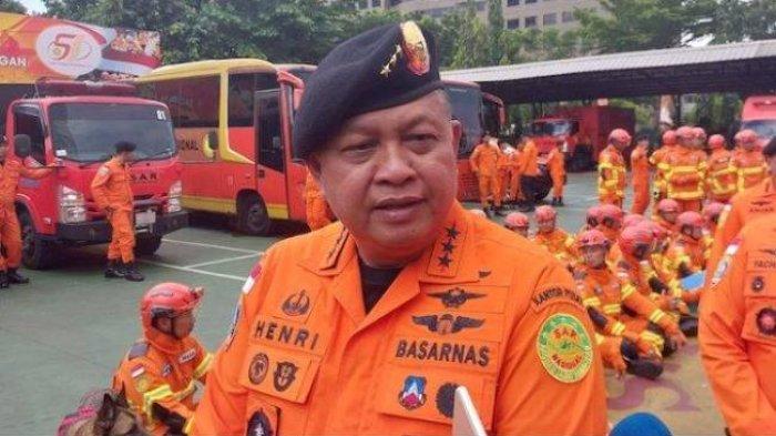 KPK telah menyerahkan kasus korupsi Marsekal Madya TNI Henri Alfiandi ke TNI. KPK mengaku khilaf memproses kasus itu . 