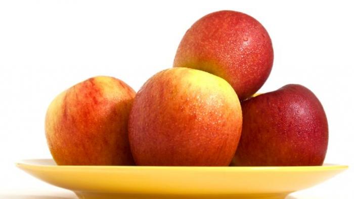 Makan buah saat sahur bisa membuat perut kenyang lebih lama.