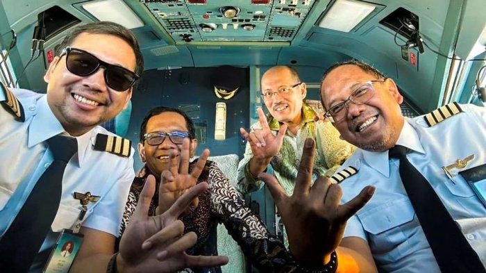Calon Wakil Presiden (Cawapres) nomor urut tiga, Mahfud MD melalui Instagram pribadinya membagikan foto bersama dua awak penerbangan yang berpose tiga jari di dalam ruangan kokpit Garuda Indonesia.