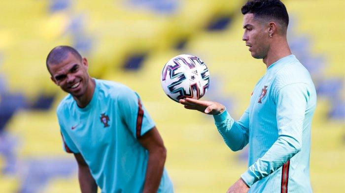 Cristiano Ronaldo dan Pepe saat akan bermain di Euro Jerman 2024