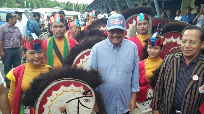 Djarot dan Sihar Disambut Jaran Kepang saat Tiba di Bandara Pinangsori ...