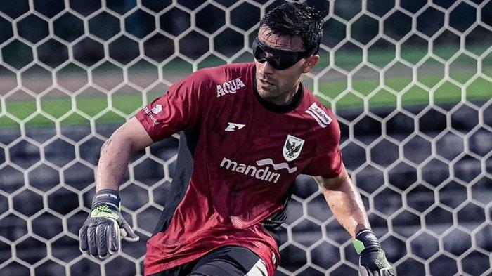 Penjaga gawang Timnas Indonesia, Emil Audero, saat menjalani latihan bersama tim di Bali jelang melawan China di Kualifikasi Piala Dunia 2026 Zona Asia.