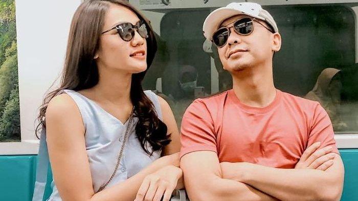 Raditya Dika dan Anissa Aziza