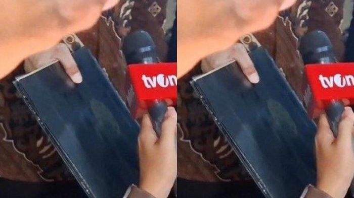 IJAZAH JOKOWI - Penampakan ijazah Jokowi saat ditenteng usai pemeriksaan di Bareskrim Mabes Polri, Jakarta, Selasa(20/5/2025)