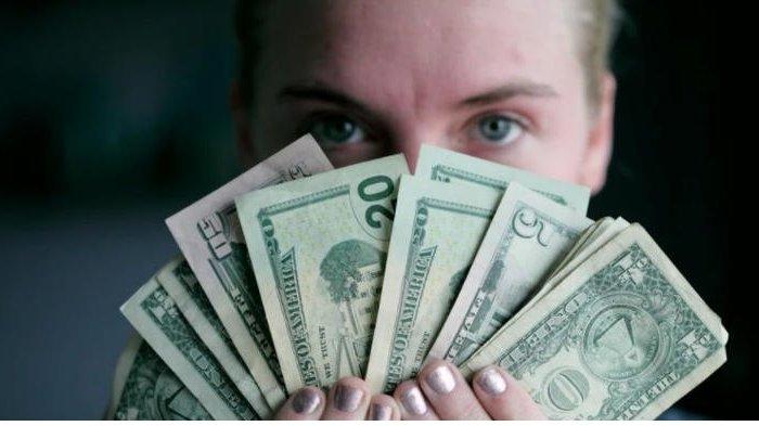 Ilustrasi terima gaji salah transfer