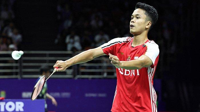 KALAH - Pebulutangkis Indonesia Anthony Sinisuka Ginting melakukan servis pada pertandingan Piala Sudirman, beberapa waktu lalu. Ginting kembali turun bertanding di kejuaraan Malaysia Masters 2023 dan gagal melaju ke babak perempat final setelah pada pertandingan babak 16 besar yang berlangsung di Axiata Arena, Kuala Lumpur, Kamis (25/5/2023) kalah atas pebulutangkis China weng Hong Yang.