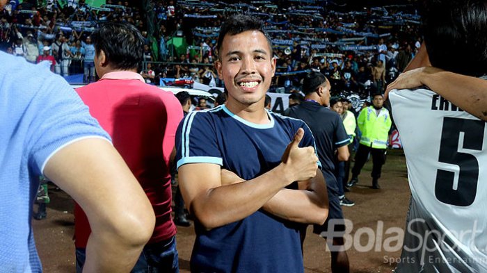 Pemain sayap Persela, Guntur Triaji, berpose sebelum dimulainya laga kedua Piala Presiden 2018 Grup E antara Arema FC melawan Persela Lamongan di Stadion Gajayana Malang, Jawa Timur, Sabtu (20/01/2018) malam.