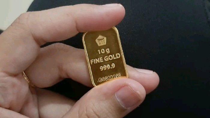 EMAS ANTAM- Harga emas Antam Logam Mulia 31 Juli 2025 di Kota Medan anjlok lagi. Saat ini harganya berada pada level