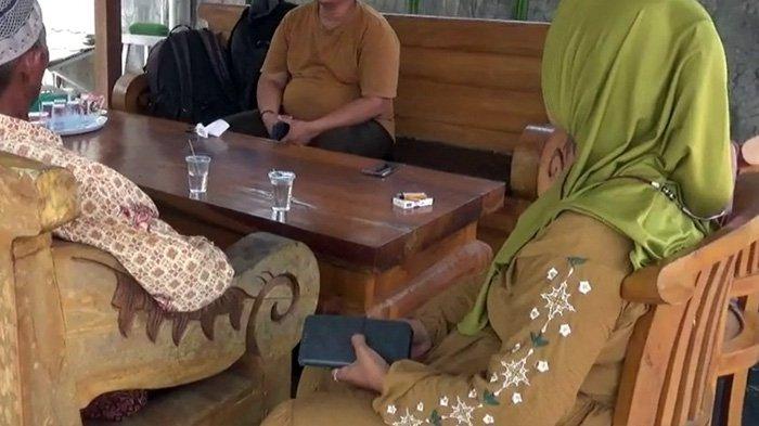 Fakta baru kasus ibu guru agama berinisial Siti alias ST di Grobogan, Jawa Tengah, paksa siswanya yang masih SMP untuk berhubungan suami istri selama 2 tahun. (HO)