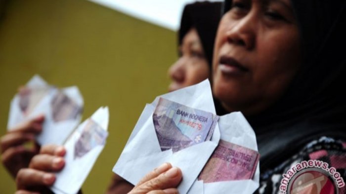 Ilustrasi uang dalam amplop