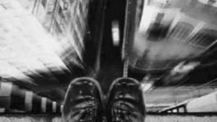 ILUSTRASI bunuh diri dengan cara terjun dari gedung.