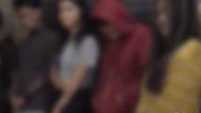 Ilustrasi siswi gerebek guru di hotel