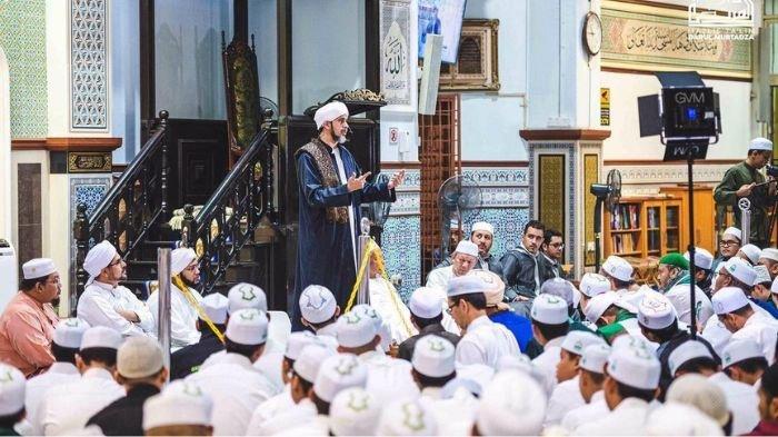 KHUTBAH- Ilustrasi seorang ulama saat menyampaikan ceramah di masjid.