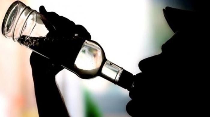 Ilustrasi minum miras