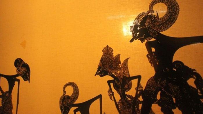 PEWAYANGAN- Budaya masyarakat Jawa identik dengan kesenian wayang. Begitu juga dalam kehidupan sehari-hari yang lekat dengan budaya Primob Jawa.