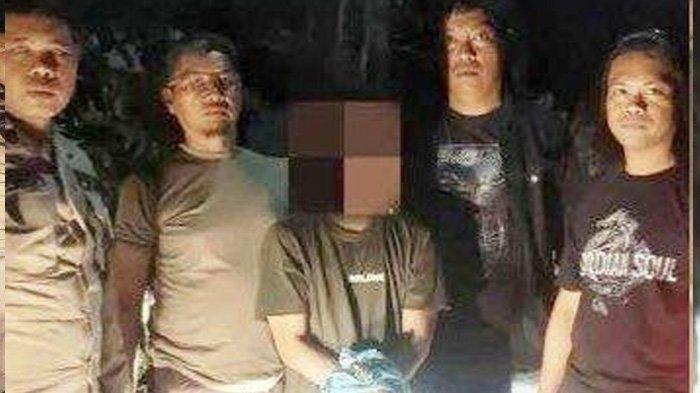 KASUS PENIKAMAN - Polres Parigi Moutong menyiduk seorang pria berinisial IS atas penganiayaan yang menyebabkan imam masjid Desa Muara Jaya, Kecamatan Sidoan, Sulawesi Tengah, meninggal dunia, pada Kamis (20/3/2025). Korban tewas setelah ditikam satu kali di bagian punggung kanan menggunakan sebilah badik.