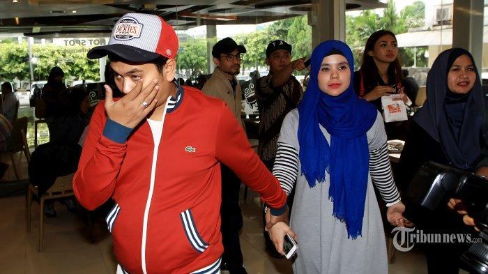 Indra Bekti dan istrinya