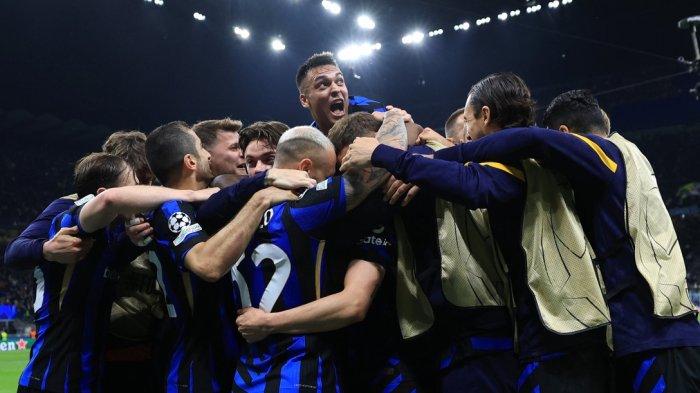 INTER MENANG - Pemain Inter Milan selebrasi usai mencetak gol ke gawang Barcelona di leg kedua semifinal Liga Champions 2024-2025, Rabu (7/5/2025) dini hari WIB. Inter Milan sukses ke final usai berhasil menang dengan skor 4-3 atau agregat 7-6.